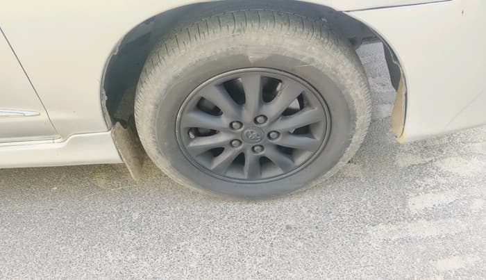 2014 Toyota Innova 2.5 VX 7 STR, Diesel, Manual, 2,30,500 km, tyre