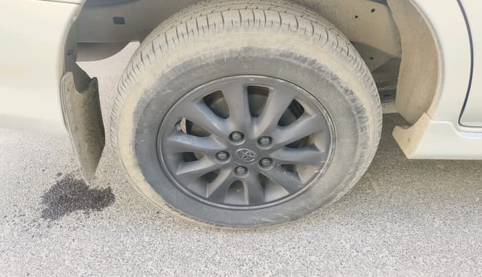 2014 Toyota Innova 2.5 VX 7 STR, Diesel, Manual, 2,30,500 km, tyre