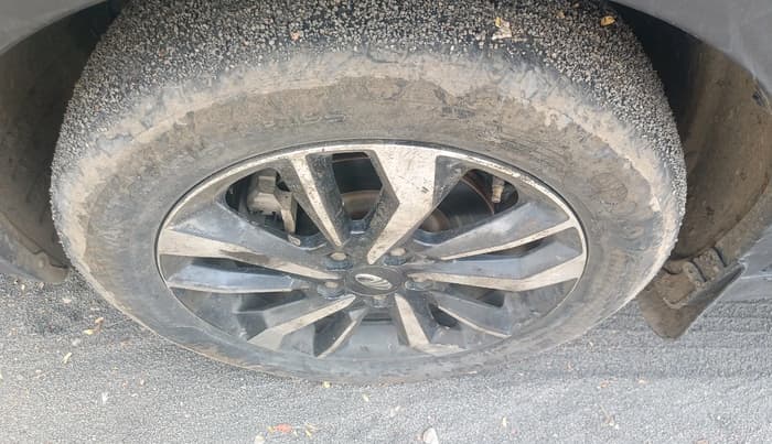 2019 Mahindra XUV300 W8 (O) 1.5 DIESEL, Diesel, Manual, 1,35,140 km, tyre