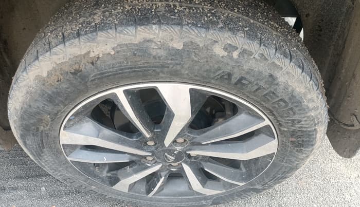 2019 Mahindra XUV300 W8 (O) 1.5 DIESEL, Diesel, Manual, 1,35,140 km, tyre
