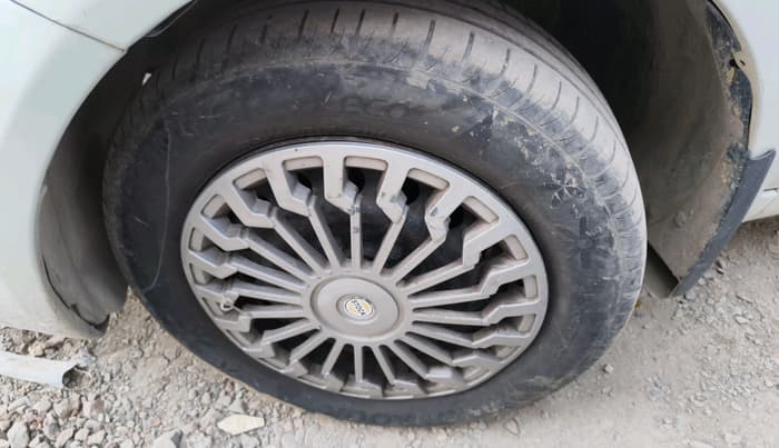 2010 Maruti SX4 VXI, Petrol, Manual, 1,13,028 km, tyre