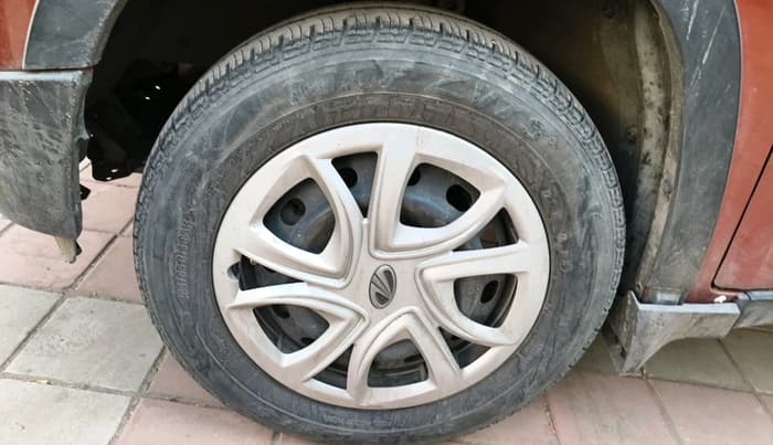 2017 Mahindra Kuv100 K4 6 STR, Petrol, Manual, 42,152 km, tyre