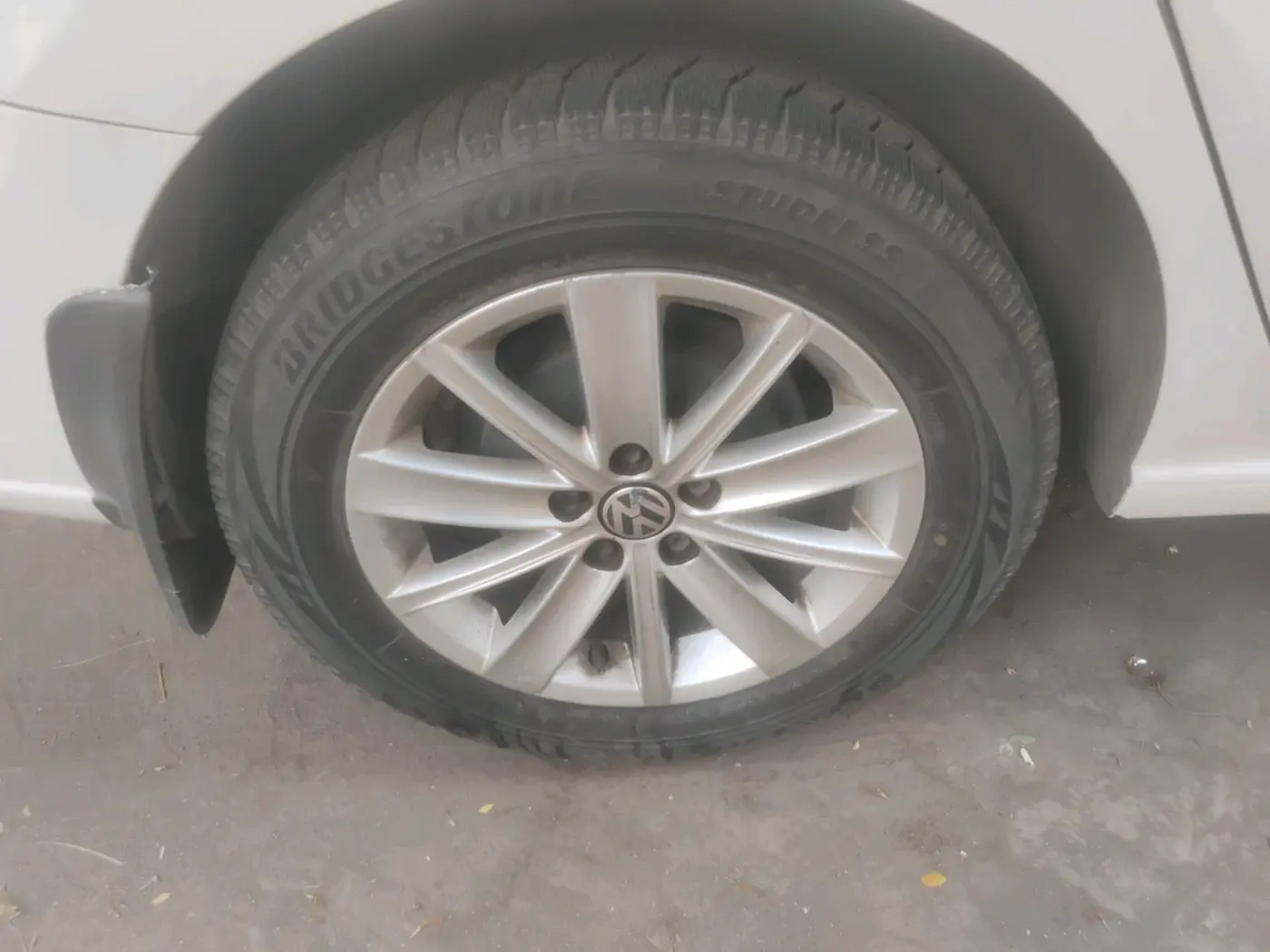 2016 Volkswagen Vento HIGHLINE PETROL AT, Petrol, Automatic, 79,581 km, tyre