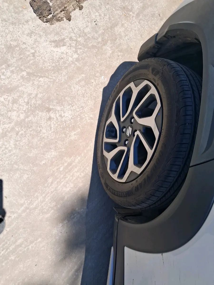 2025 Maruti FRONX ALPHA 1.0L TURBO 6 AT, Petrol, Automatic, 15,133 km, tyre