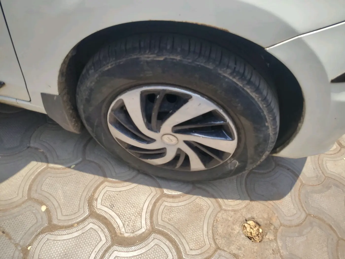 2016 Maruti Ertiga VXI, Petrol, Manual, 1,00,000 km, tyre