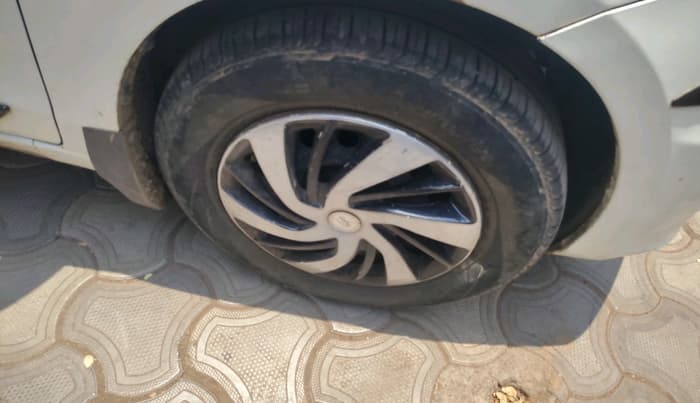 2016 Maruti Ertiga VXI, Petrol, Manual, 1,00,000 km, tyre