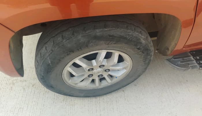 2016 Mahindra TUV300 T8, Diesel, Manual, 4,661 km, tyre