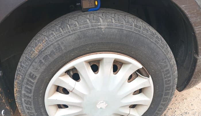 2015 Maruti Swift VXI, Petrol, Manual, 16,901 km, tyre