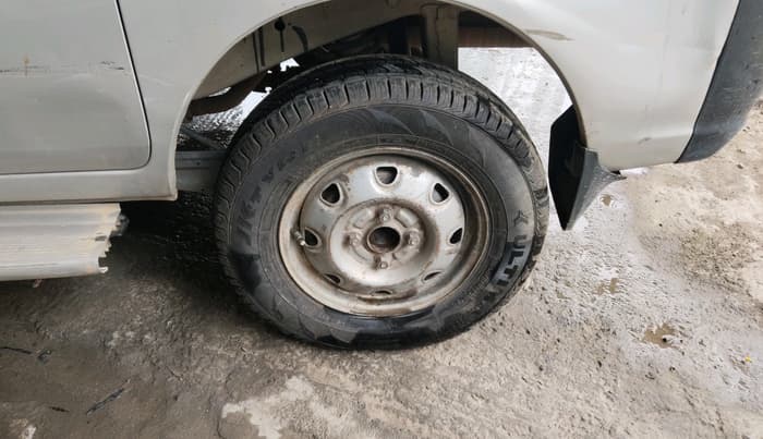 2016 Maruti Eeco 5 STR WITH A/C+HTR, Petrol, Manual, 1,13,323 km, tyre