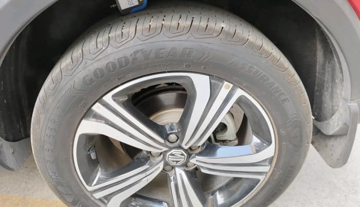 2023 MG ASTOR SAVVY 1.5 CVT, Petrol, Automatic, 9,877 km, tyre