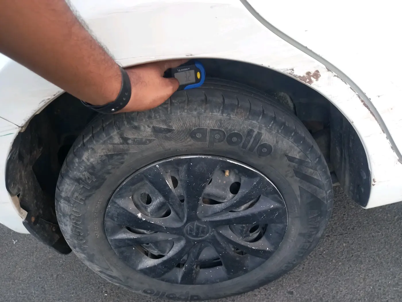 2021 Maruti Swift VXI, CNG, Manual, 1,33,000 km, tyre