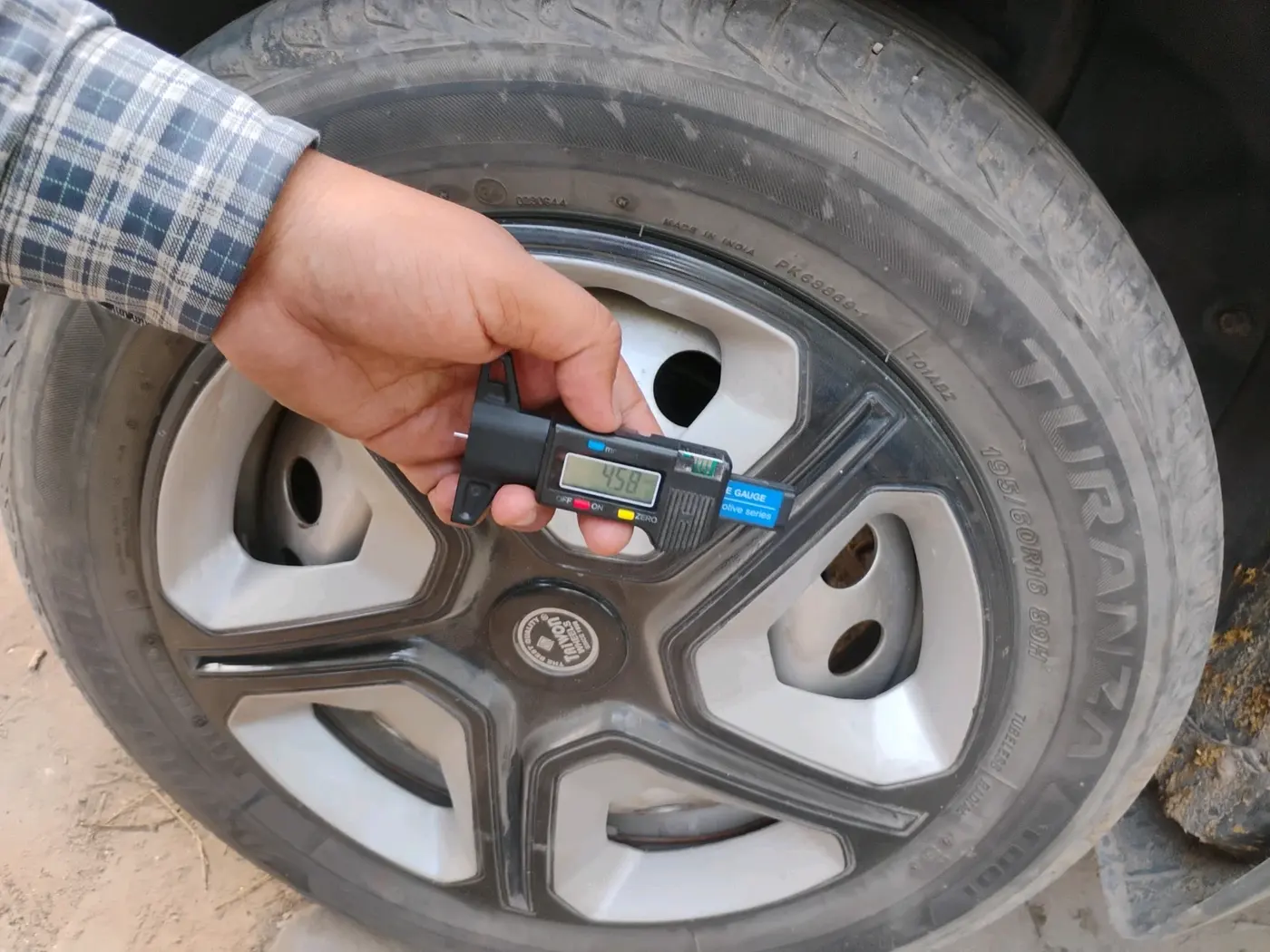 2020 Tata NEXON XE PETROL, Petrol, Manual, 67,528 km, tyre