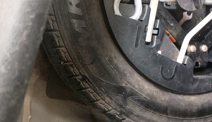 2016 Mahindra Kuv100 K4 PLUS 6 STR, Petrol, Manual, 59,133 km, tyre