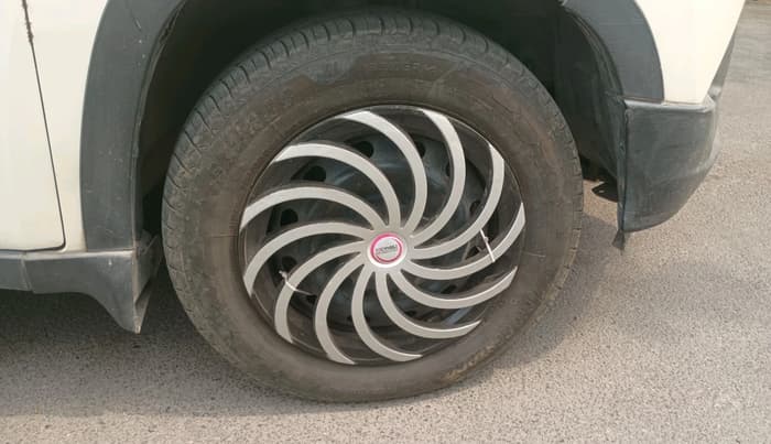 2016 Mahindra Kuv100 K4 PLUS 6 STR, Petrol, Manual, 59,133 km, tyre