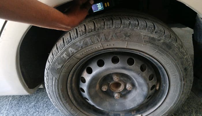 2011 Toyota Etios G, CNG, Manual, 1,14,355 km, tyre
