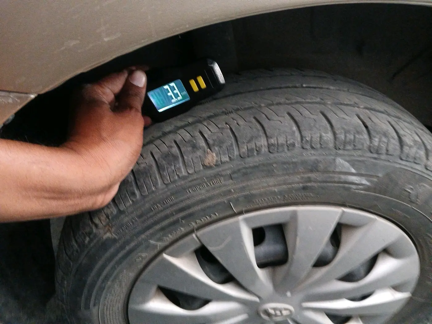 2011 Toyota Etios G, CNG, Manual, 1,14,355 km, tyre
