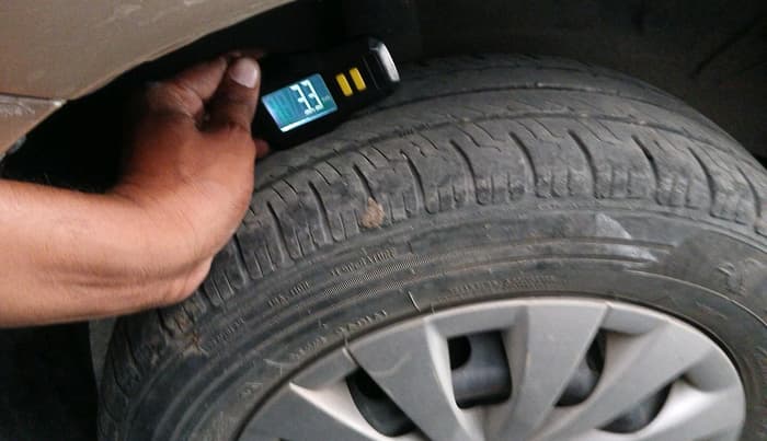 2011 Toyota Etios G, CNG, Manual, 1,14,355 km, tyre