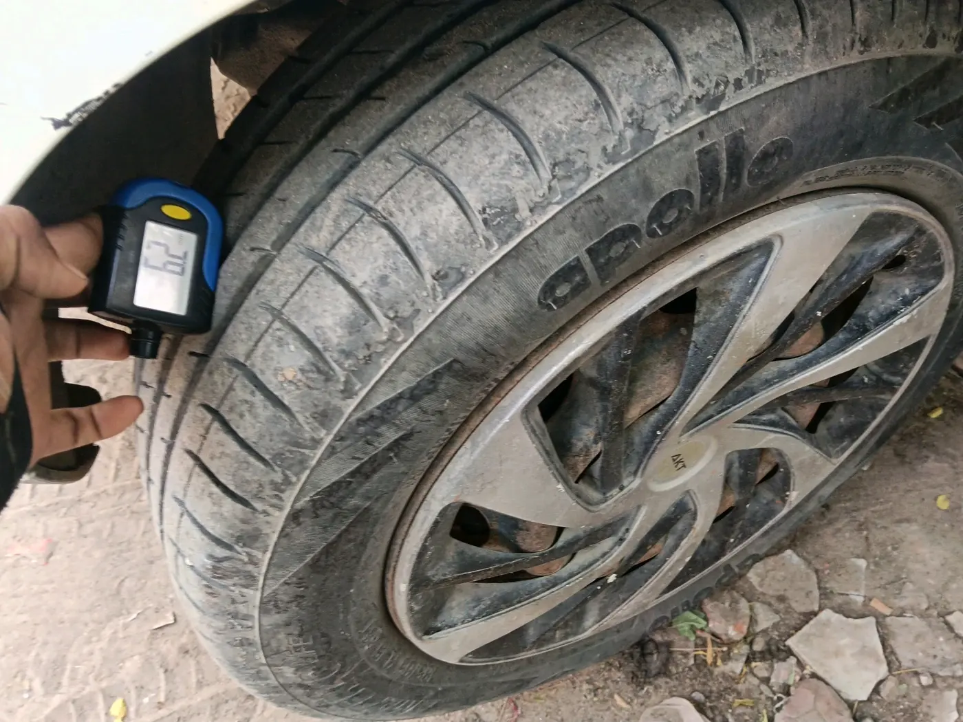 2018 Tata Zest XMS PETROL, Petrol, Manual, 1,09,948 km, tyre