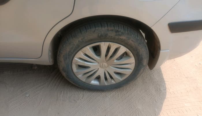 2013 Maruti Ertiga VXI, Petrol, Manual, 99,831 km, tyre