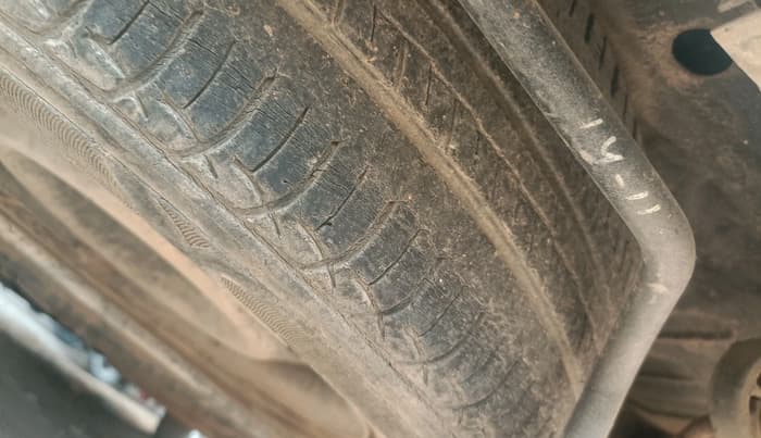 2013 Maruti Ertiga VXI, Petrol, Manual, 99,831 km, tyre