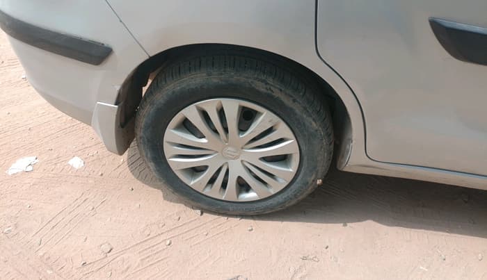 2013 Maruti Ertiga VXI, Petrol, Manual, 99,831 km, tyre