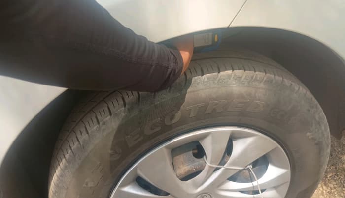 2018 Maruti Dzire VDI, Diesel, Manual, 1,25,336 km, tyre