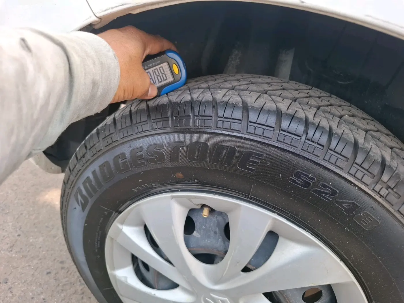 2022 Maruti Swift VXI AMT, Petrol, Automatic, 43,238 km, tyre