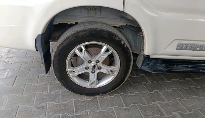 2015 Mahindra Scorpio S10, Diesel, Manual, 1,29,103 km, tyre