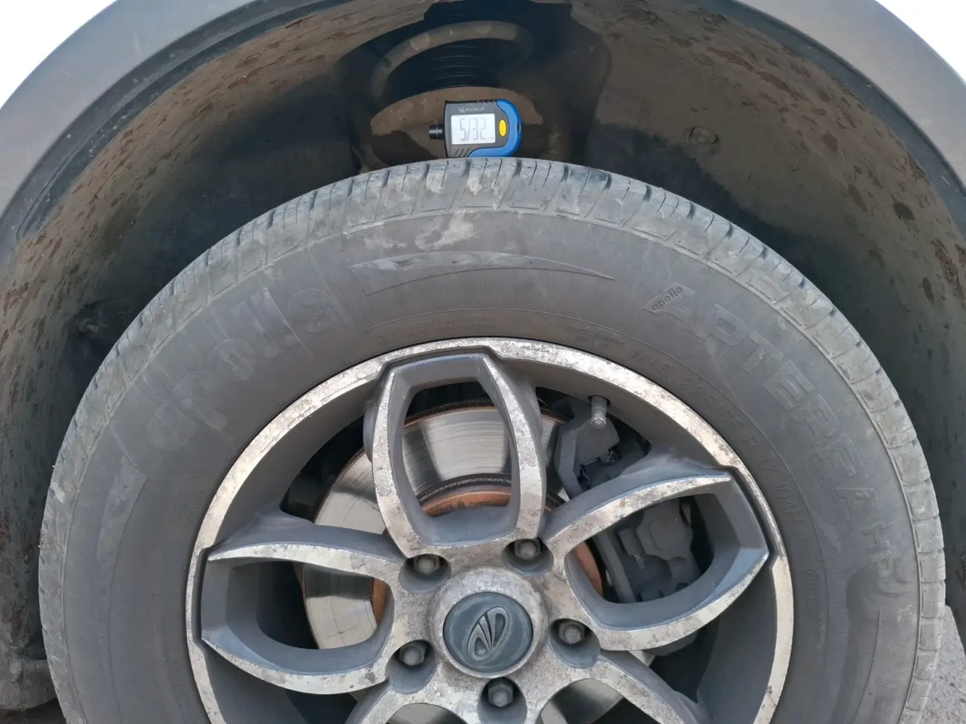 2017 Mahindra XUV500 W6, Diesel, Manual, 94,273 km, tyre