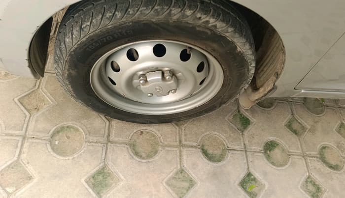 2017 Hyundai Eon ERA PLUS (O), Petrol, Manual, 16,486 km, tyre