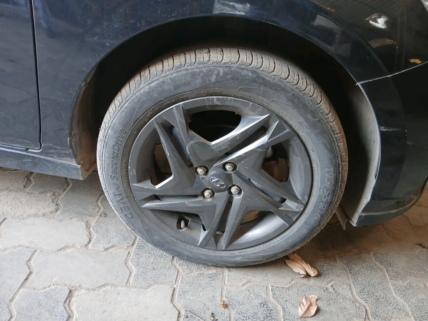 2021 Hyundai NEW I20 SPORTZ 1.2 AT, Petrol, Automatic, 21,207 km, tyre