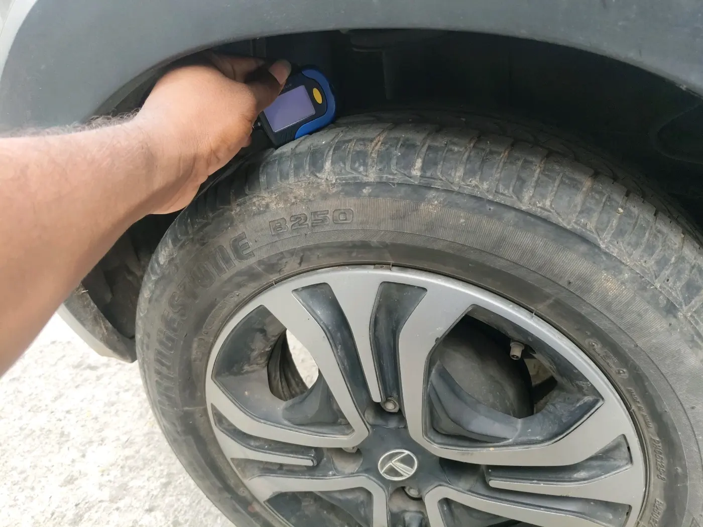 2019 Tata TIAGO NRG PETROL, Petrol, Manual, 34,153 km, tyre