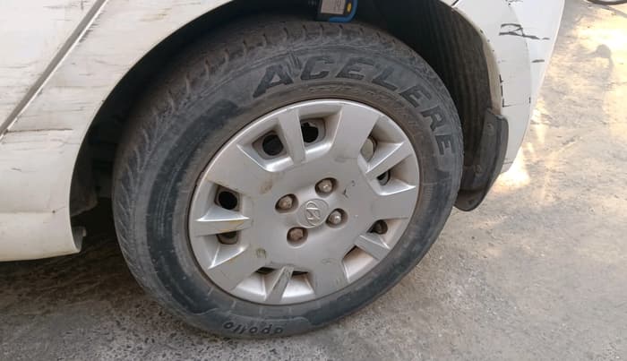2013 Hyundai i20 MAGNA 1.2, Petrol, Manual, 42,356 km, tyre