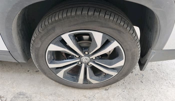 2023 MG HECTOR PLUS SHARP PRO 2.0 TURBO DIESEL 7 STR, Diesel, Manual, 87,942 km, tyre