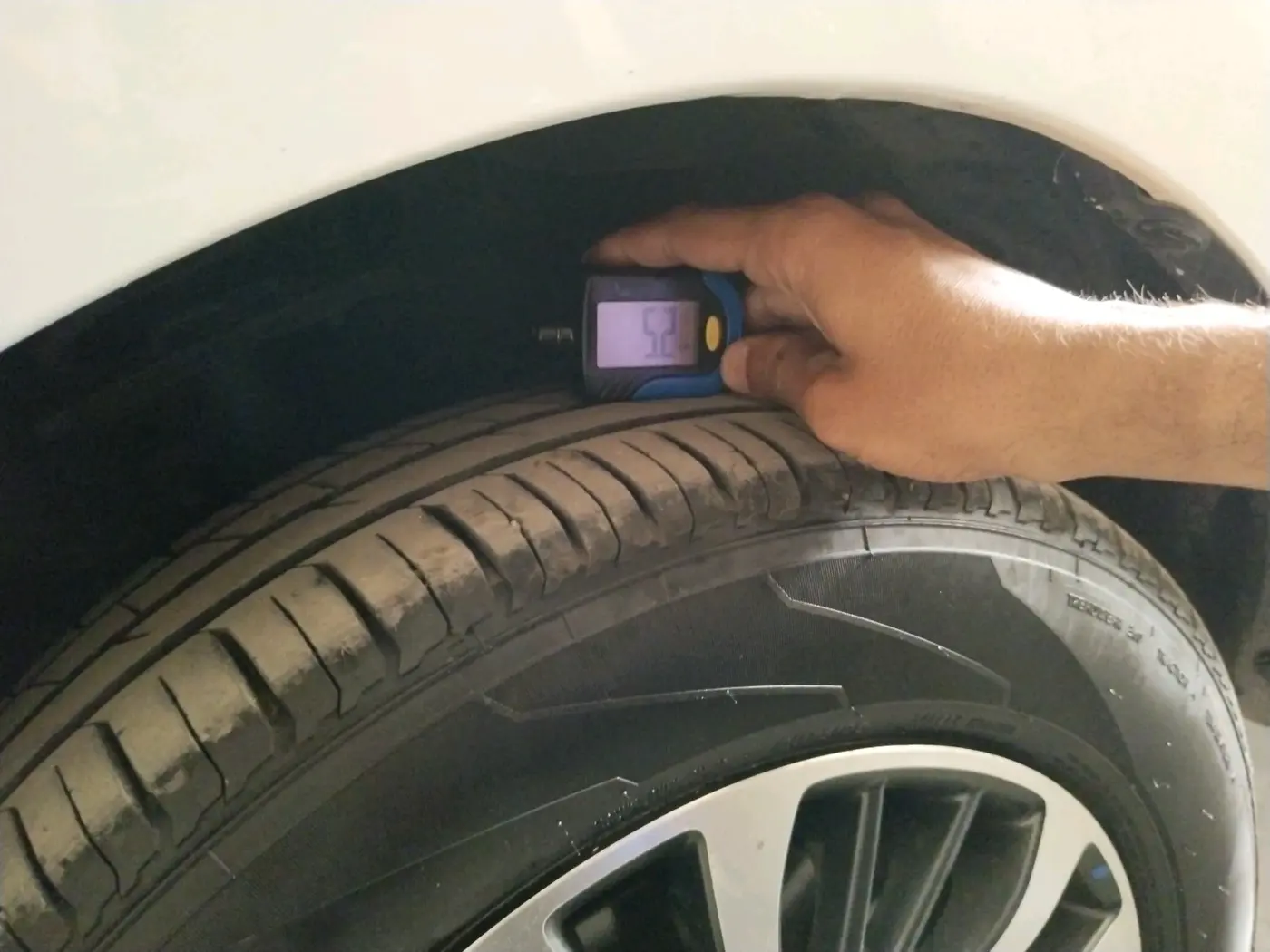 2024 Maruti Ertiga ZXI (O) CNG, CNG, Manual, 24,213 km, tyre