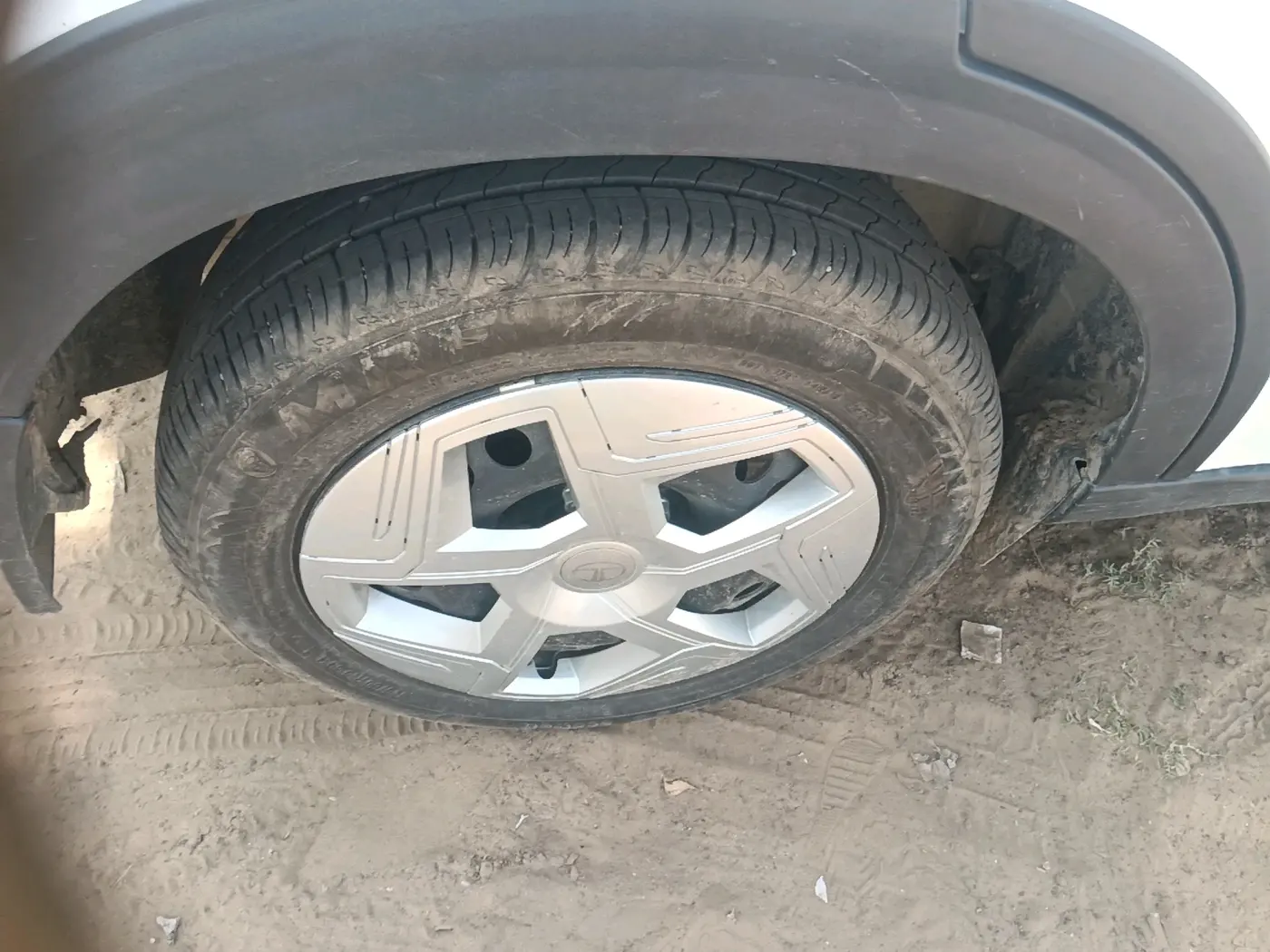 2025 Tata NEXON Pure Plus 1.2 iCNG 6MT, CNG, Manual, 12,818 km, tyre