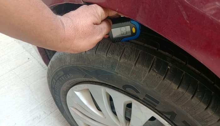 2013 Maruti Ertiga VXI, Petrol, Manual, 2,16,175 km, tyre