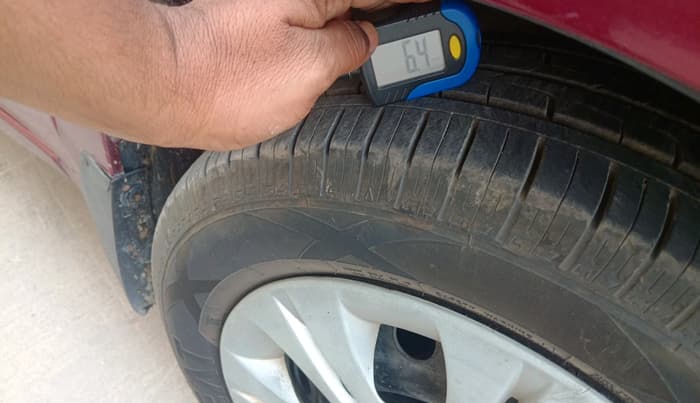 2013 Maruti Ertiga VXI, Petrol, Manual, 2,16,175 km, tyre