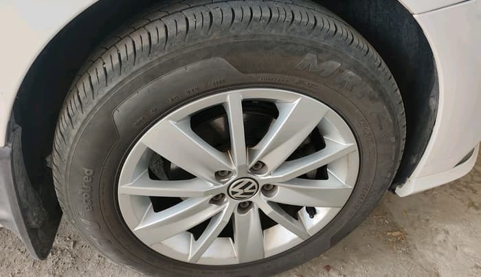 2017 Volkswagen Ameo HIGHLINE1.2L, Petrol, Manual, 65,712 km, tyre