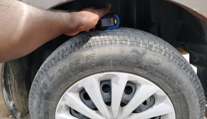 2017 Maruti Swift Dzire VXI, Petrol, Manual, 59,989 km, tyre