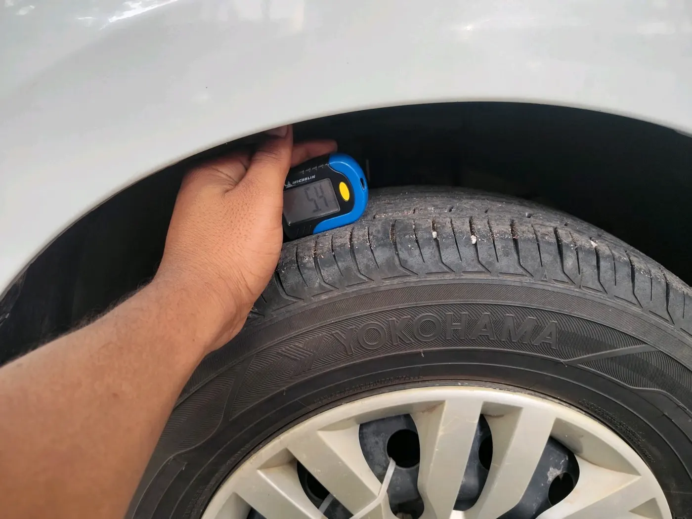 2017 Maruti Dzire VXI, Petrol, Manual, 1,10,862 km, tyre