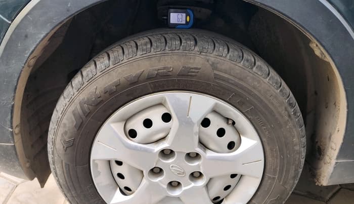 2021 Mahindra XUV300 W4 1.5 DIESEL, Diesel, Manual, 1,02,697 km, tyre
