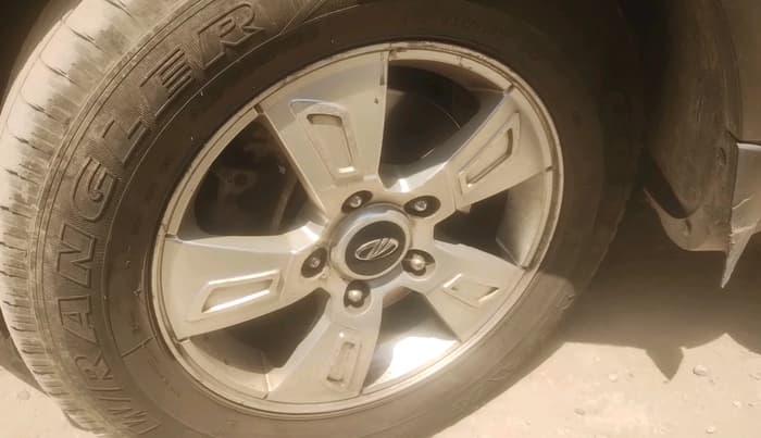 2013 Mahindra XUV500 W8 AWD, Diesel, Manual, 95,652 km, tyre