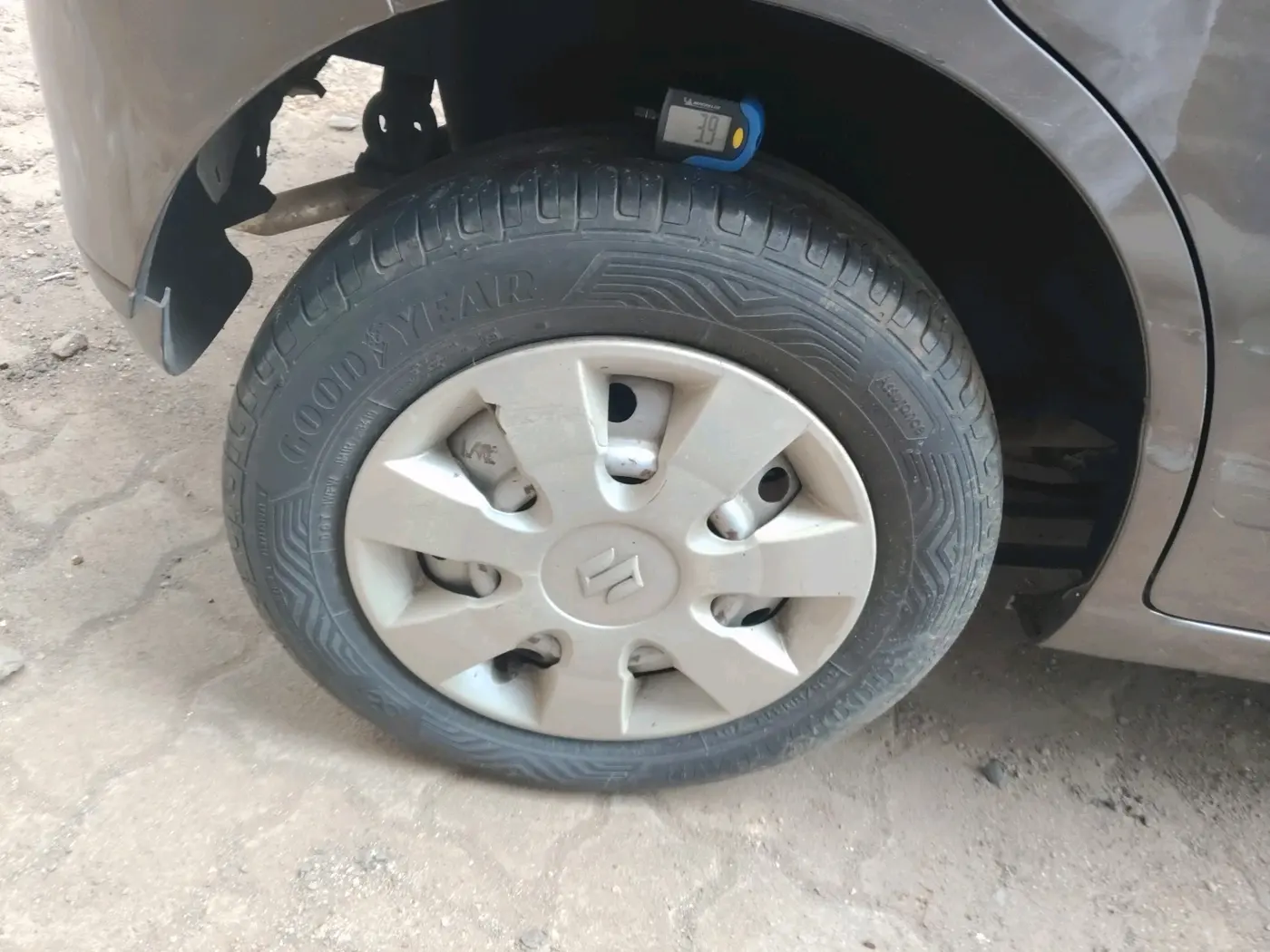 2012 Maruti Wagon R 1.0 LXI CNG, CNG, Manual, 84,289 km, tyre