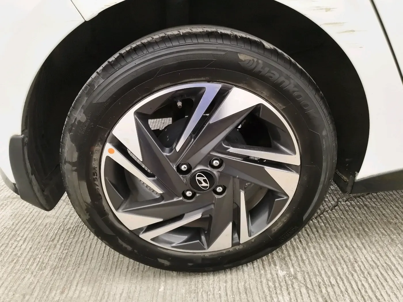 2021 Hyundai NEW I20 ASTA (O) 1.2 MT, Petrol, Manual, 19,769 km, tyre