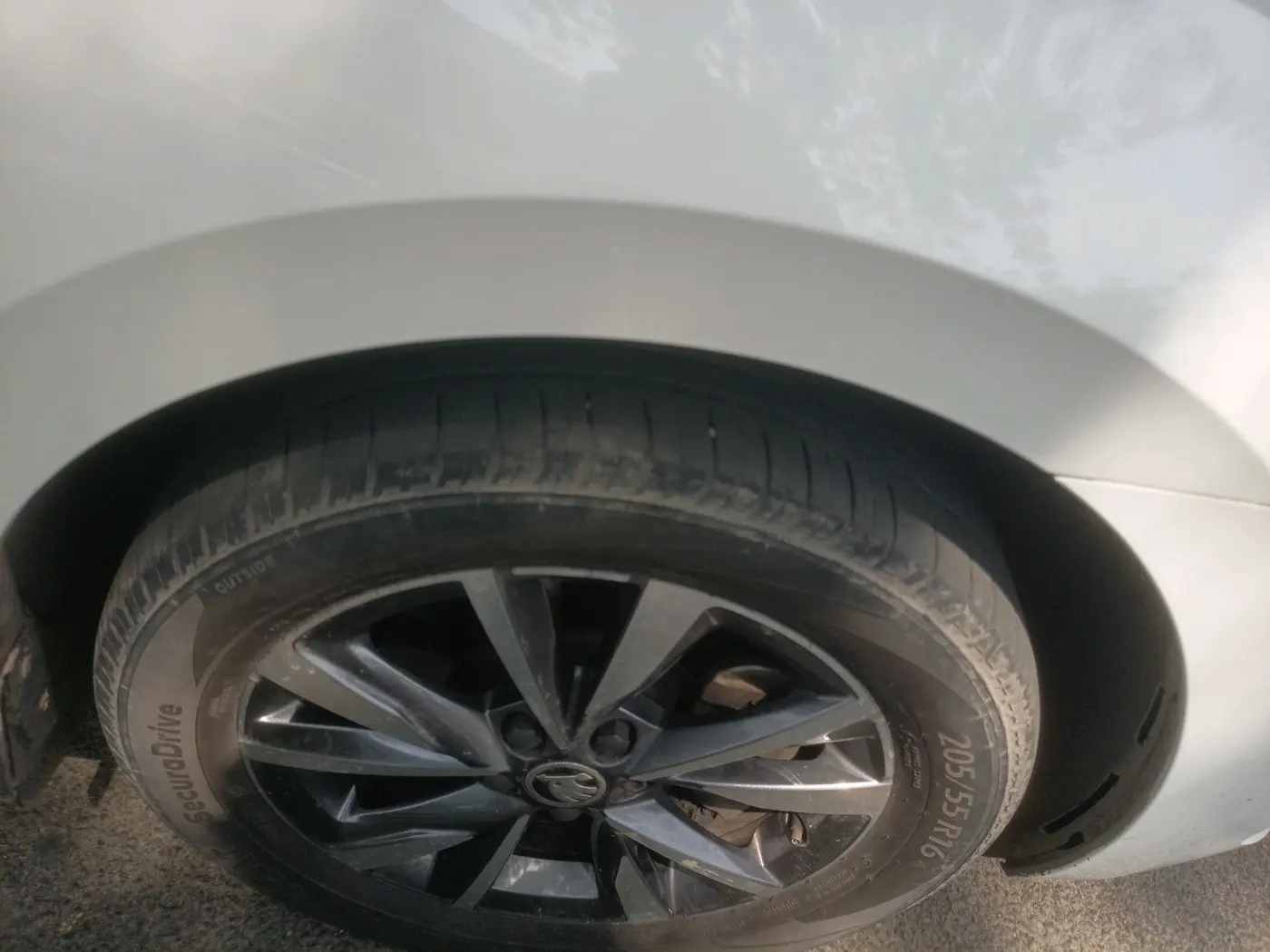 2023 Skoda SLAVIA STYLE 1.5L TSI DSG, Petrol, Automatic, 41,105 km, tyre