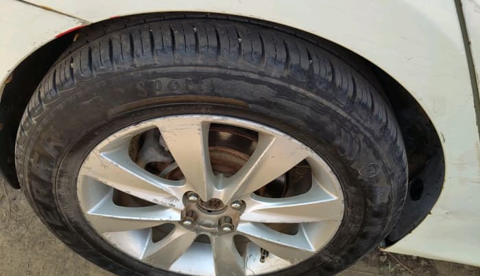 2012 Hyundai Verna FLUIDIC 1.6 VTVT SX, Petrol, Manual, 1,20,635 km, tyre