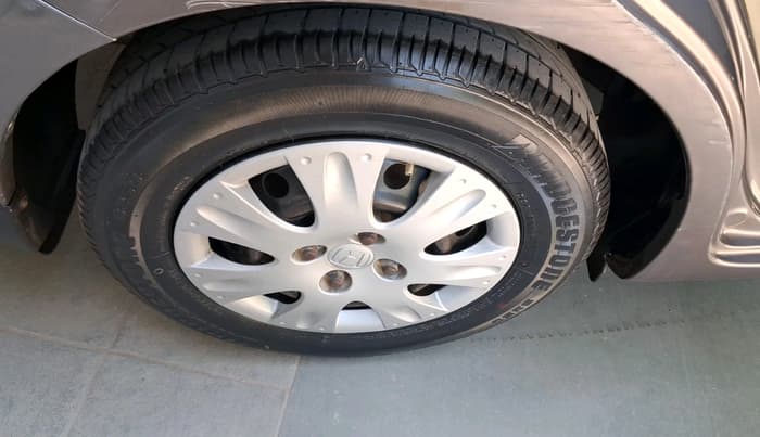 2015 Honda Amaze 1.2L I-VTEC S, Petrol, Manual, 64,650 km, tyre
