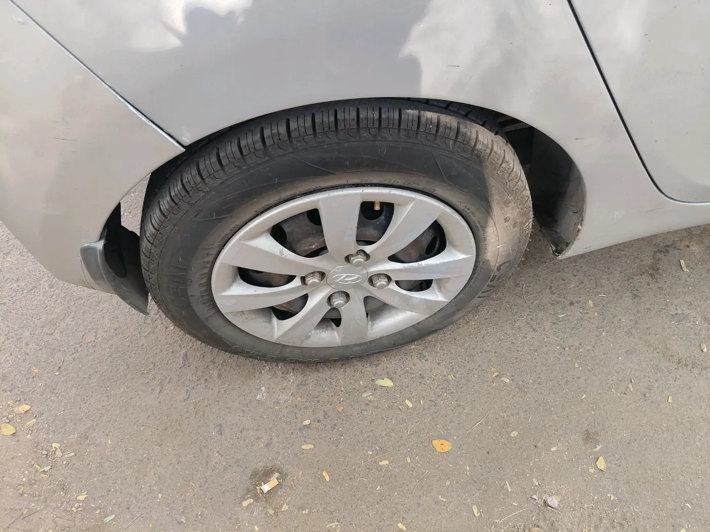 2011 Hyundai Eon MAGNA, Petrol, Manual, 1,11,745 km, tyre