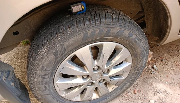 2011 Toyota Innova 2.5 G4 8 STR, Diesel, Manual, 51,074 km, tyre